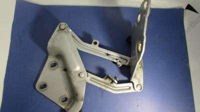 Петля капота права Volkswagen Touareg (2003-2006) дорестайл