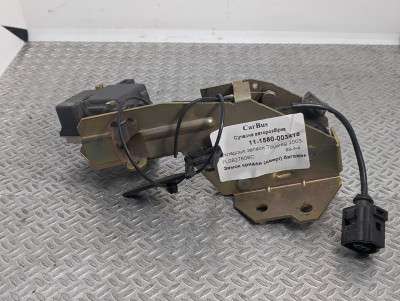 Замок кришки (двері) багажника Volkswagen Touareg (2003-2006) дорестайл