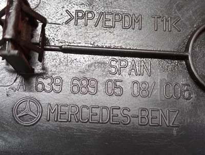 Декоративна накладка на торпедо Mercedes-Benz Vito W 639 (2010-2014) рестайл