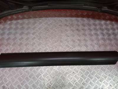 Накладка декоративна (молдинг) передніх правих дверей Volkswagen Touareg (2007-2010) рестайл