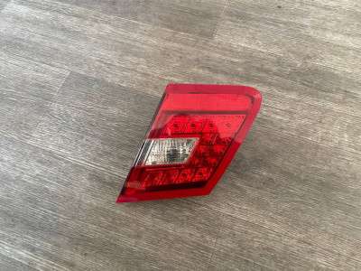 Фонарь крышки багажника правый E-class W212