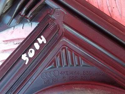 Накладка (молдінг) скла задні праві двері Audi E-TRON