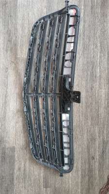 Решітка радіатора E-class W212