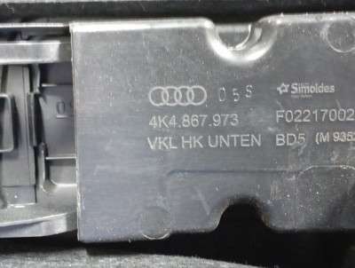 Обшивка кришки (двері) багажника Audi E-TRON