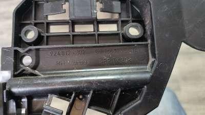 Держатель замка дверей Mercedes ML W166 (з 2011)