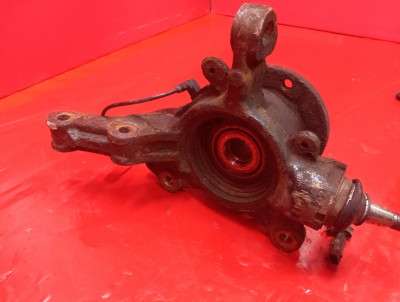 Ступиця (кулак цапфа) передня права RENAULT MASTER III