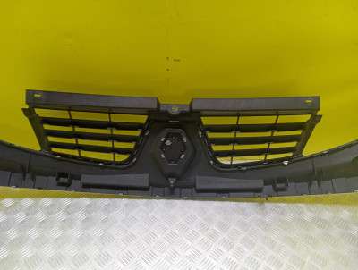 Накладка бампера переднього центральна Renault Trafic II, Opel Vivaro II, Nissan Primastar II (2006-2014) рестайл