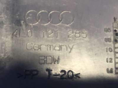 Повітропровід моторного відсіку Audi Q7 (2010-2015)