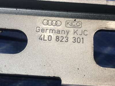 Петля капота ліва Audi Q7 (2010-2015)