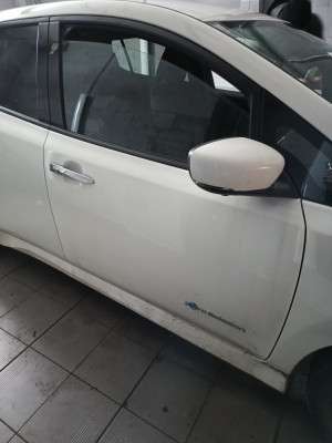 Двері передні праві Nissan Leaf II 2018-2024