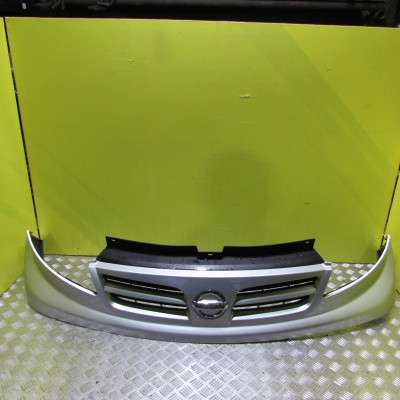 Накладка бампера переднього центральна Renault Trafic II, Opel Vivaro II, Nissan Primastar II (2006-2014) рестайл
