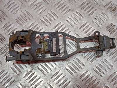 Кронштейн (тримач) ручки дверей Volkswagen Touareg (2007-2010) рестайл
