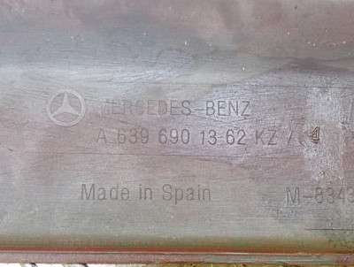 Накладка декоративна (молдинг) дверки розсувної Mercedes-Benz Vito W 639 (2010-2014) рестайл