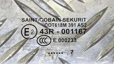 Скло бокових дверей задніх правих Volkswagen Touareg (2003-2006) дорестайл