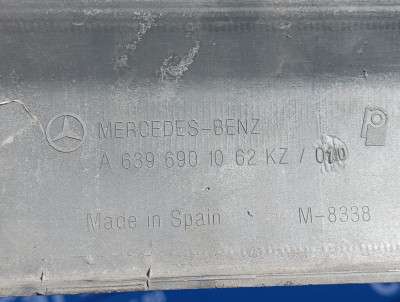Накладка декоративна (молдинг) передніх лівих дверей Mercedes-Benz Vito W 639 (2010-2014) рестайл