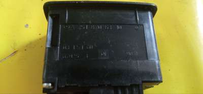 Кнопка открывания багажника Mercedes ML W164 (2005-2011)
