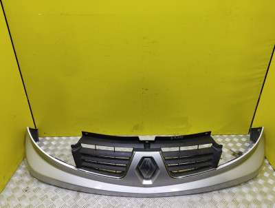 Накладка бампера переднього центральна Renault Trafic II, Opel Vivaro II, Nissan Primastar II (2006-2014) рестайл