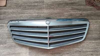 Решітка радіатора E-class W212
