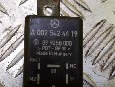Блок управления вентилятором (реле вентилятора) Mercedes-Benz Vito W 639 (2003-2010) дорестайл