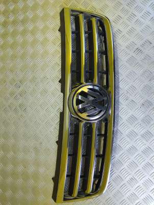 Решетка радиатора Volkswagen Touareg (2003-2006) дорестайл