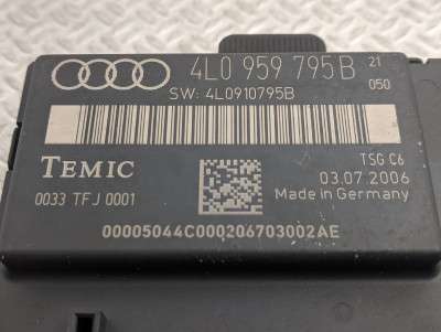 Блок керування дверима Audi Q7 (2006-2009)