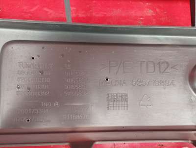 Бампер передний Renault Trafic II, Opel Vivaro II, Nissan Primastar II (2001-2006) дорестайл