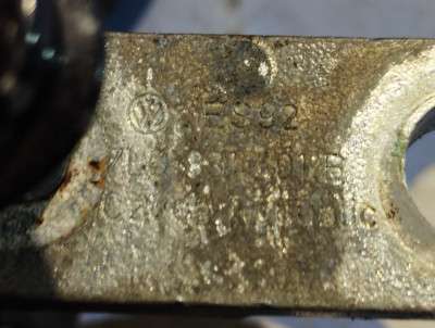 Петля двері передньої лівої Volkswagen Touareg (2007-2010) рестайл