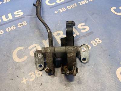 Петля кришки (двері) багажника Volkswagen Touareg (2007-2010) рестайл
