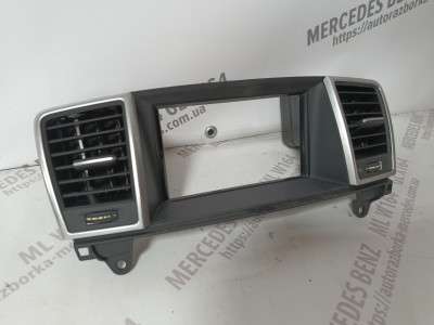 Дефлектор обдування салону центральний Mercedes ML W166 (з 2011) - 2