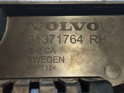 Накладка декоративна (молдинг) заднього правого крила VOLVO XC90