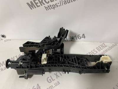 Кронштейн (тримач) ручки дверей Mercedes ML W166 (з 2011)