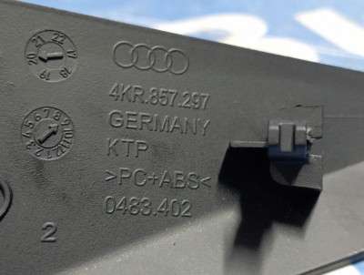 Декоративна накладка на торпедо Audi E-TRON