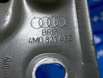 Кронштейн (крепление) крыла правый Audi Q7 4M(2015-2020)