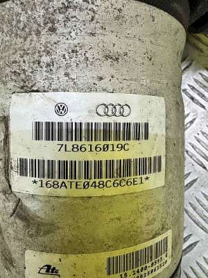 Стойка амортизатора заднего левого Audi Q7 (2010-2015)