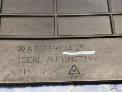 Обшивка стійки салону Mercedes-Benz S 560