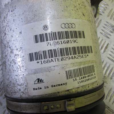 Стійка амортизатора заднього лівого Audi Q7 (2010-2015)