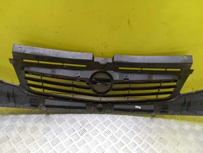 Накладка бампера переднього центральна Renault Trafic II, Opel Vivaro II, Nissan Primastar II (2006-2014) рестайл