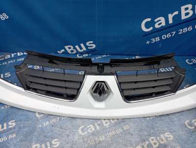 Накладка бампера переднього центральна Renault Trafic II, Opel Vivaro II, Nissan Primastar II (2006-2014) рестайл