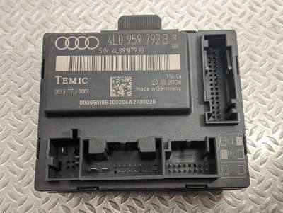Блок керування дверима Audi Q7 (2006-2009)