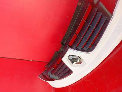 Накладка бампера переднего центральная Renault Trafic II, Opel Vivaro II, Nissan Primastar II (2006-2014) рестайл