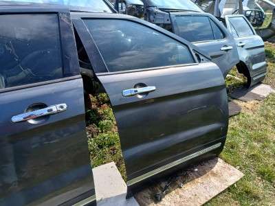Двері передні праві Ford Explorer (2011-2019)