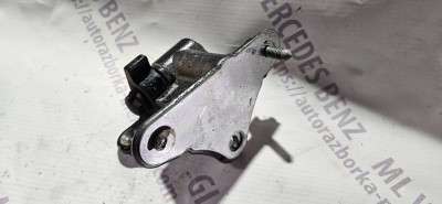 Петля дверей ліва (низ/верх, зад/перед) Mercedes ML W164 (2005-2011)