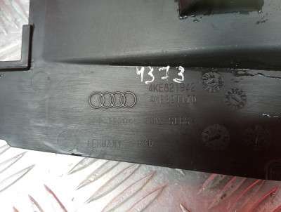 Накладка декоративна (молдинг) переднього правого крила Audi E-TRON