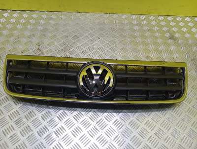 Решетка радиатора Volkswagen Touareg (2003-2006) дорестайл