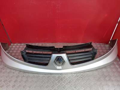 Накладка бампера переднего центральная Renault Trafic II, Opel Vivaro II, Nissan Primastar II (2006-2014) рестайл