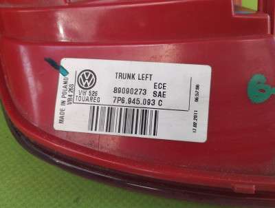 Фонарь крышки багажника левый Volkswagen Touareg NF (2010-2014)