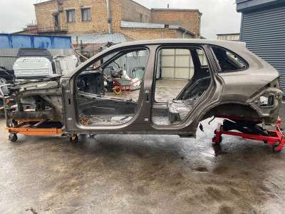 Кузов Четверть Передня Ліва Четверть Передня Права Четверть Задня Ліва Четверть Задня Права Ланжерон Cayenne 958 