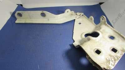 Петля капота права Volkswagen Touareg FL (2015-2018)