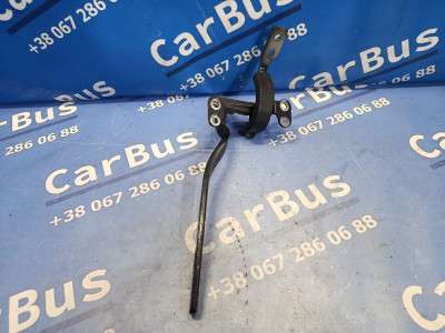 Петля кришки (двері) багажника Volkswagen Touareg (2007-2010) рестайл