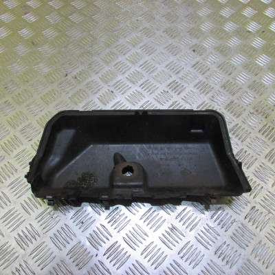 Накладка декоротивна (на ДВС) Renault Trafic II, Opel Vivaro II, Nissan Primastar II (2001-2006) дорестайл